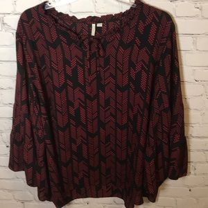 Est. 1946 Geometric Keyhole Plus Size Blouse